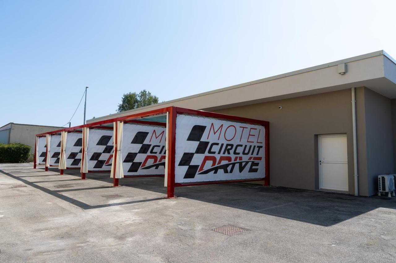 Motel Circuit Drive Cingia De' Botti Exterior foto