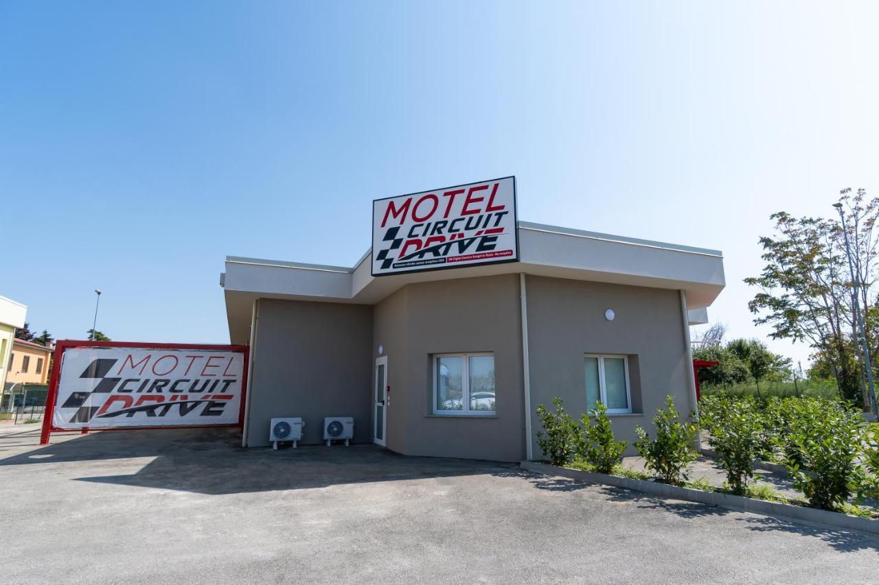 Motel Circuit Drive Cingia De' Botti Exterior foto